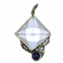 G528 Pendentif pyramide en Quartz