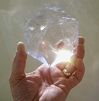 un cristal de roche taillé